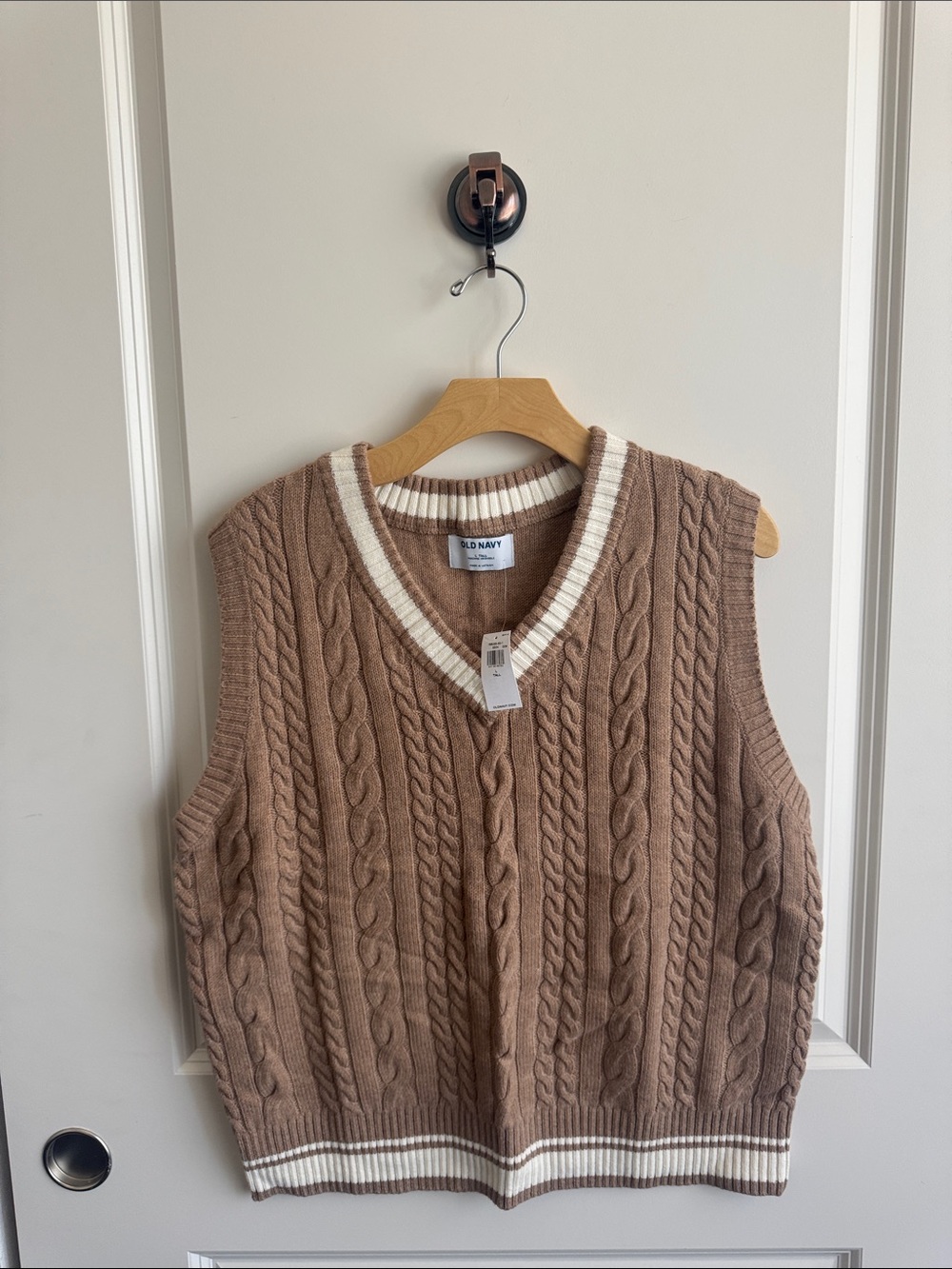 Old Navy Brown Cable Knit V-Neck Sweater Vest with Cream Trim